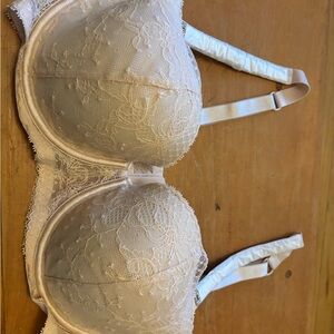 Victoria’s Secret Underwire Bra - Cream NWT- rhinestones on straps